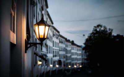Vælg de rette udendørslamper: En guide til funktion, stil og bæredygtighed